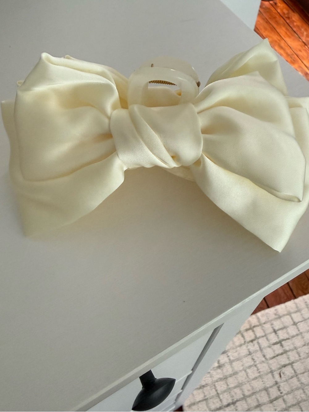 Anthropologie Cream Satin Bow Hair Clip - Picture 3 of 4